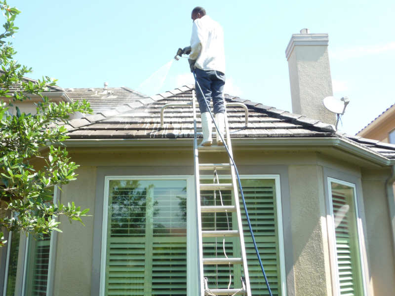 Concrete tile roof cleaning in Houston TX by Katy Memorial Roof Cleaning & Power Washing
